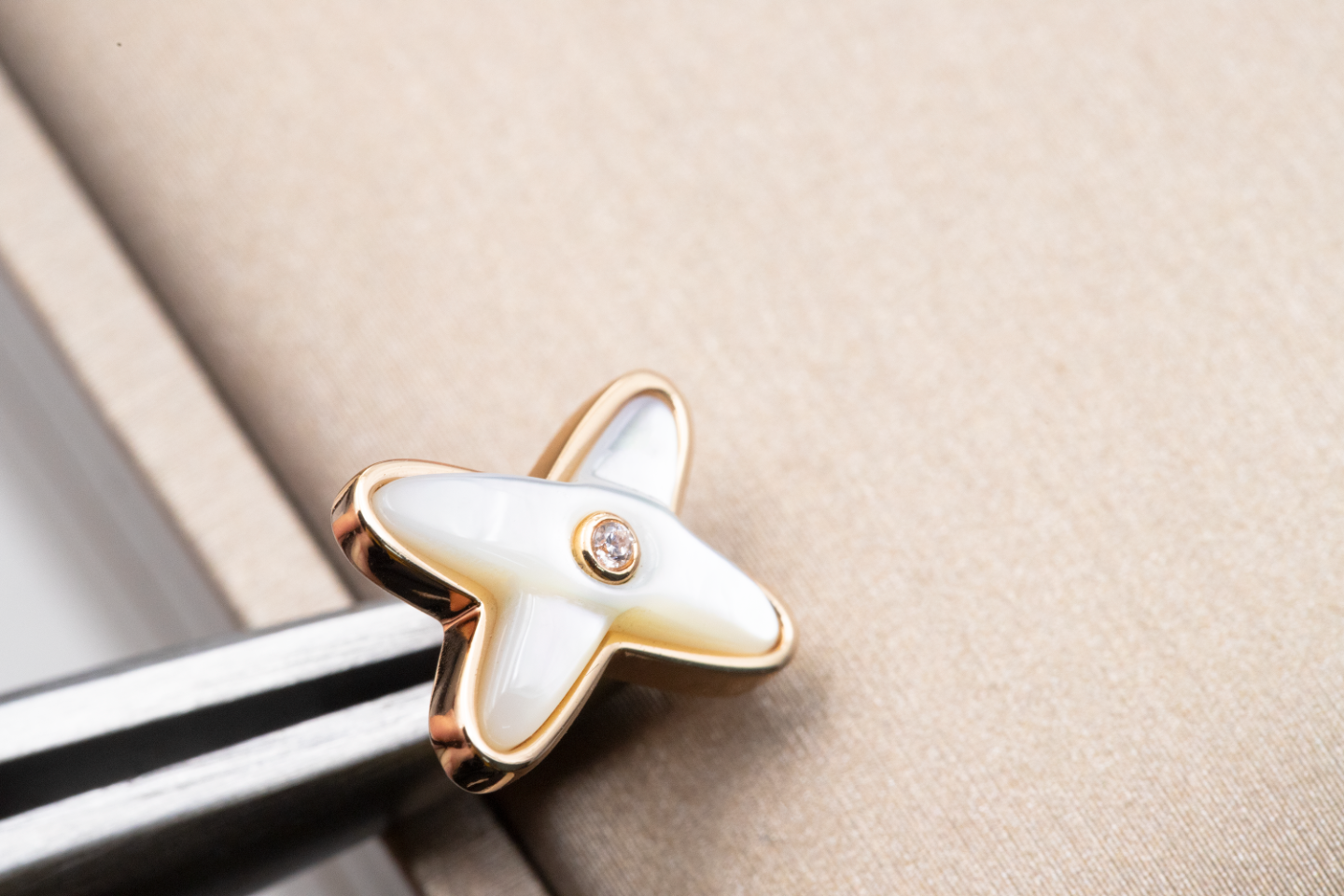 [Angela Jewellery]JEUX DE WHITE MOP ROSE GOLD DIAMOND EARRINGS