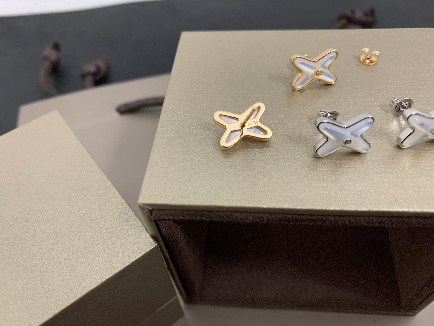 [Angela Jewellery]JEUX DE WHITE MOP SILVER DIAMOND EARRINGS