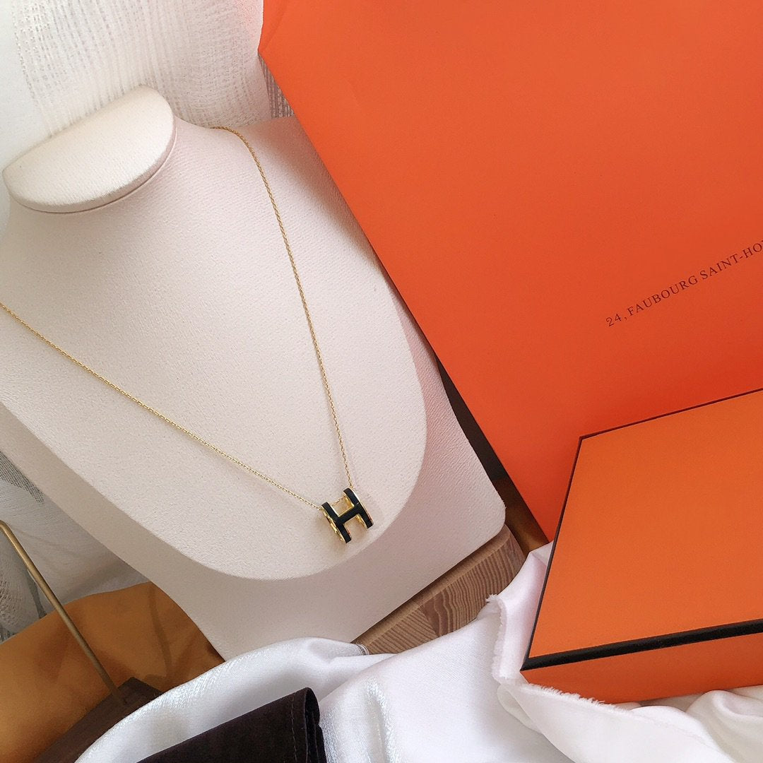 [Angela Jewellery]HM CLIC BLACK ENAMEL GOLD NECKLACE