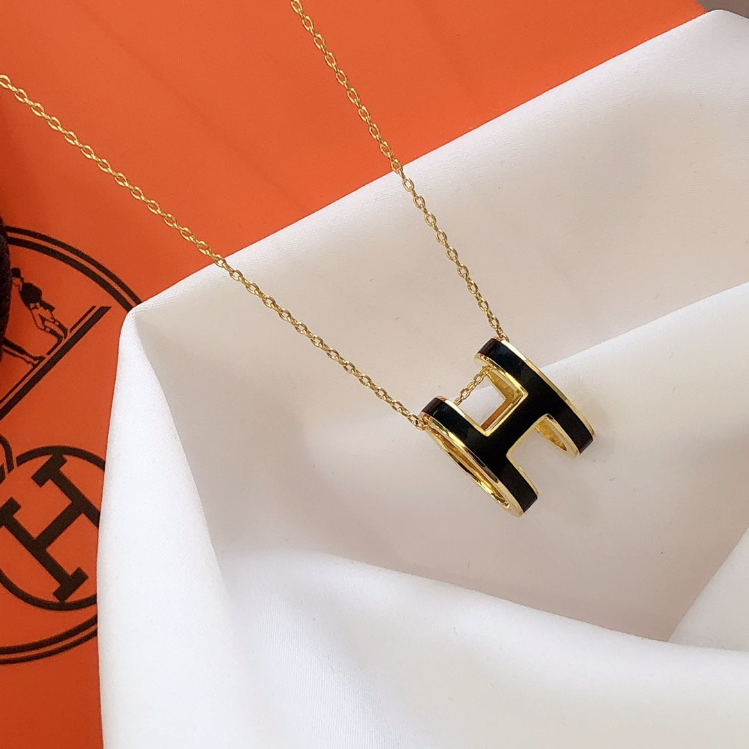[Angela Jewellery]HM CLIC BLACK ENAMEL GOLD NECKLACE