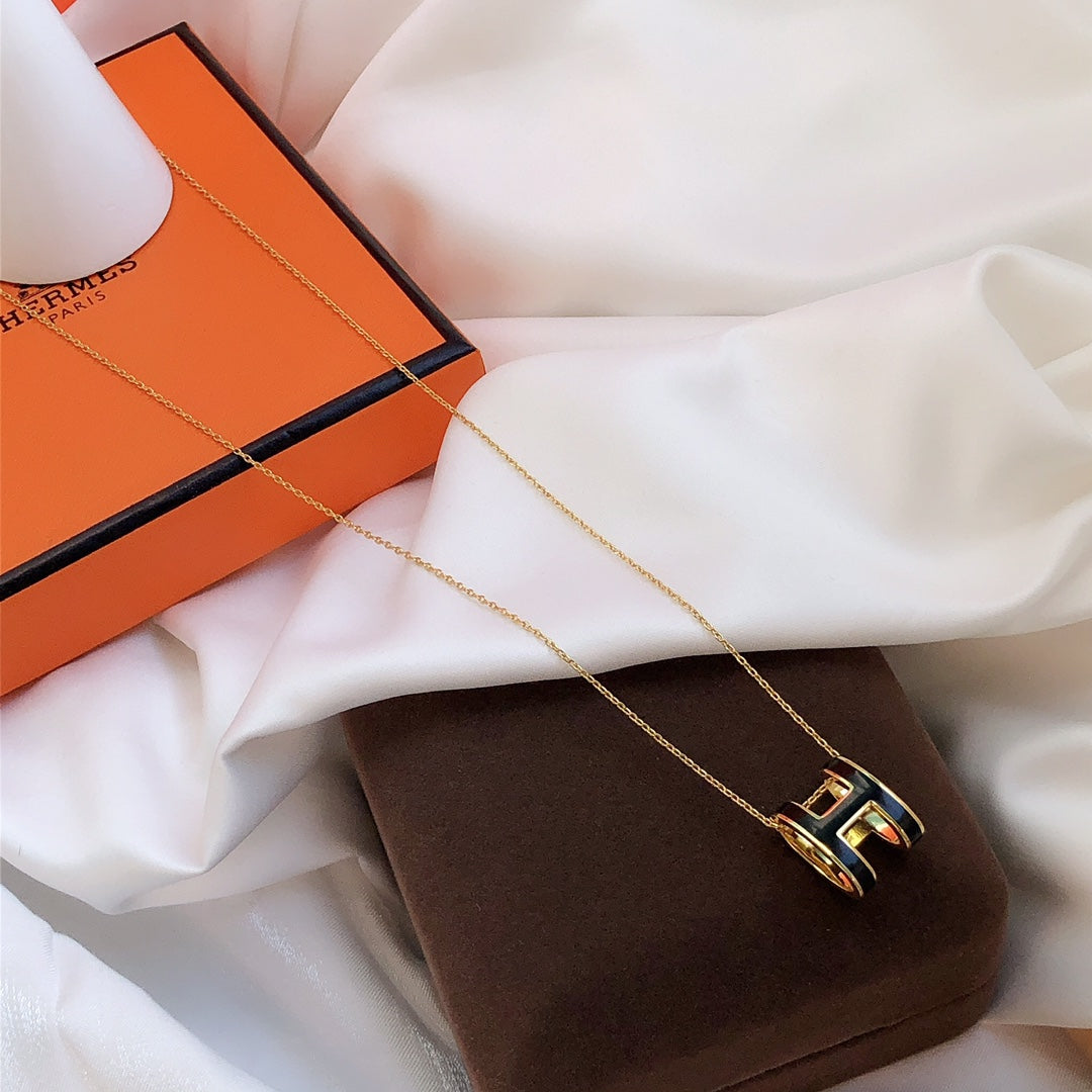 [Angela Jewellery]HM CLIC BLACK ENAMEL GOLD NECKLACE