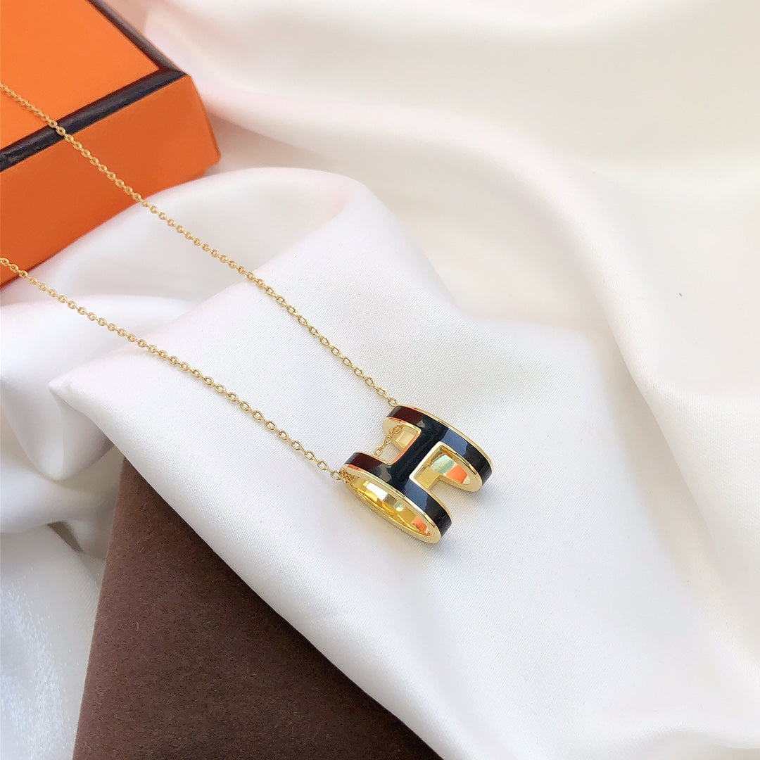 [Angela Jewellery]HM CLIC BLACK ENAMEL GOLD NECKLACE