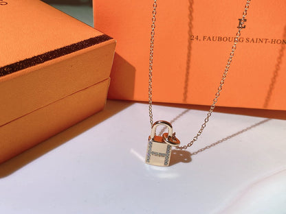 [Angela Jewellery]HM ADVANCED NICHE LOCK HEAD NECKLACE DIAMONDS