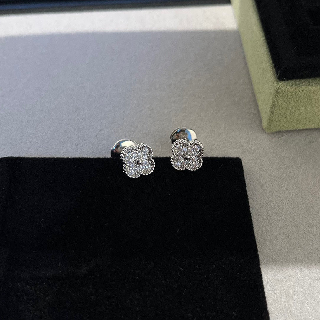 [Angela Jewellery]CLOVER MINI DIAMOND STUD EARRINGS