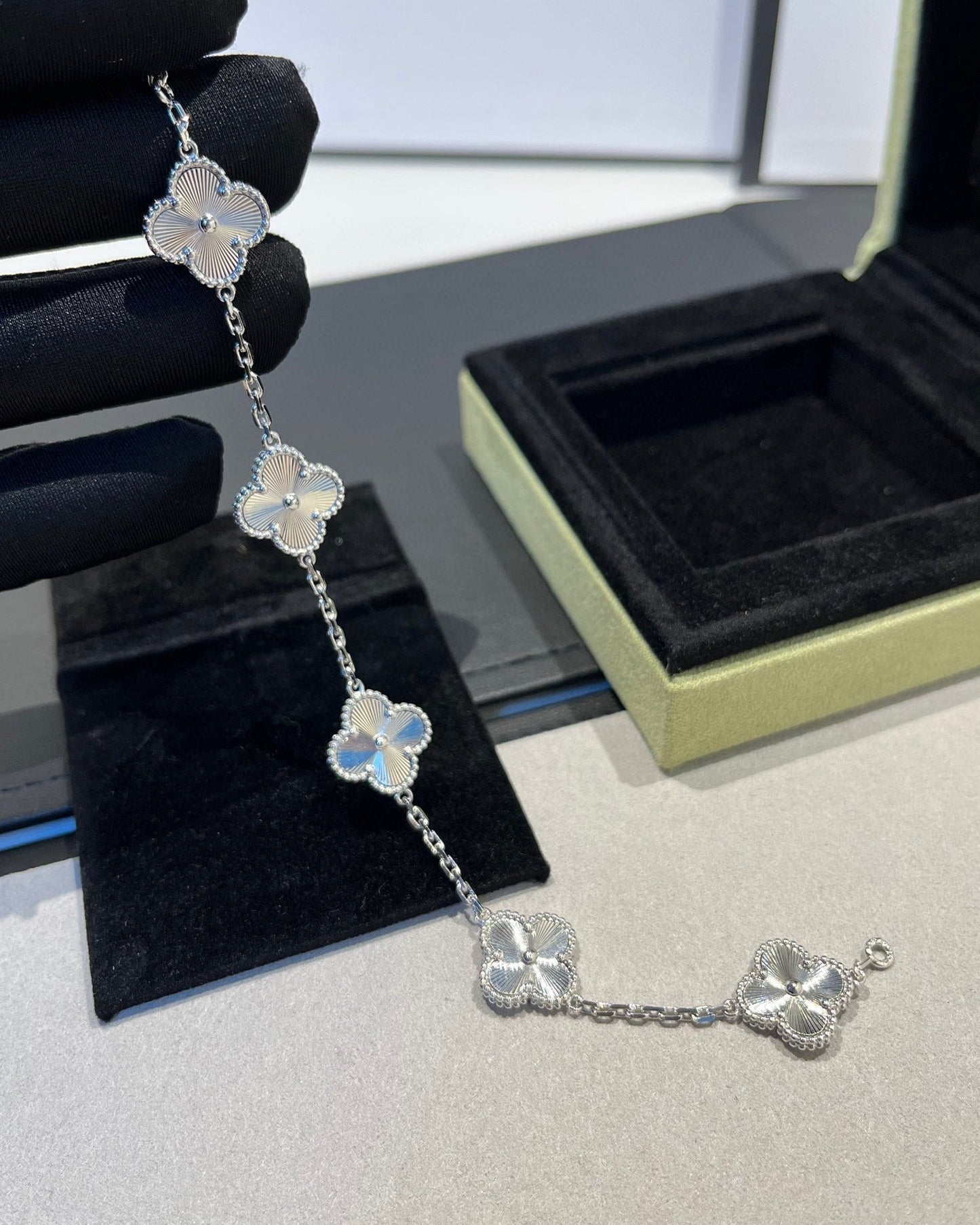 [Angela Jewellery]CLOVER SILVER 5 MOTIFS BRACELET